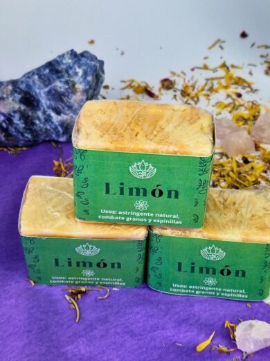Jabón Artesanal de Limón – Limpieza Profunda, Vitalidad Cítrica y Claridad Energétic - Image 2