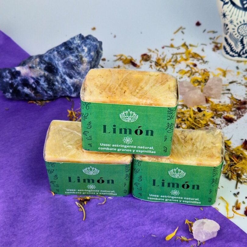 Jabón Artesanal de Limón – Limpieza Profunda, Vitalidad Cítrica y Claridad Energétic - Image 2