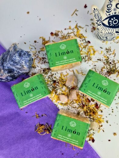 Jabón Artesanal de Limón – Limpieza Profunda, Vitalidad Cítrica y Claridad Energétic - Image 3
