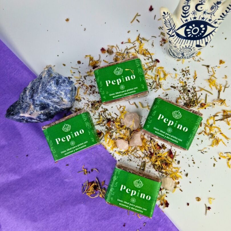Jabón Artesanal de Pepino – Frescura Hidratante, Piel Radiante y Pureza Natural - Image 3